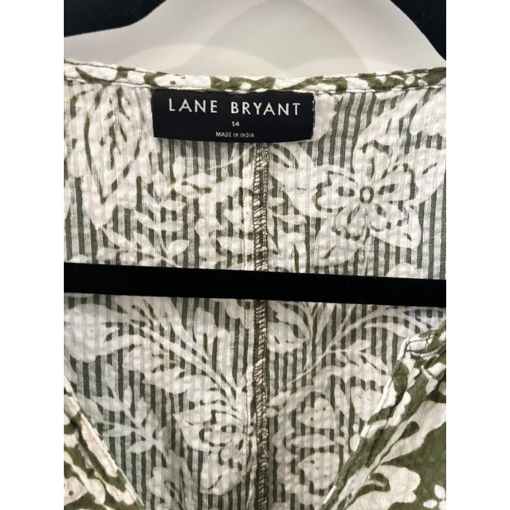 Lane Bryant Women 14 Olive Green White Floral V-Neck 3/4 Sleeve Blouse Top - Picture 2 of 2